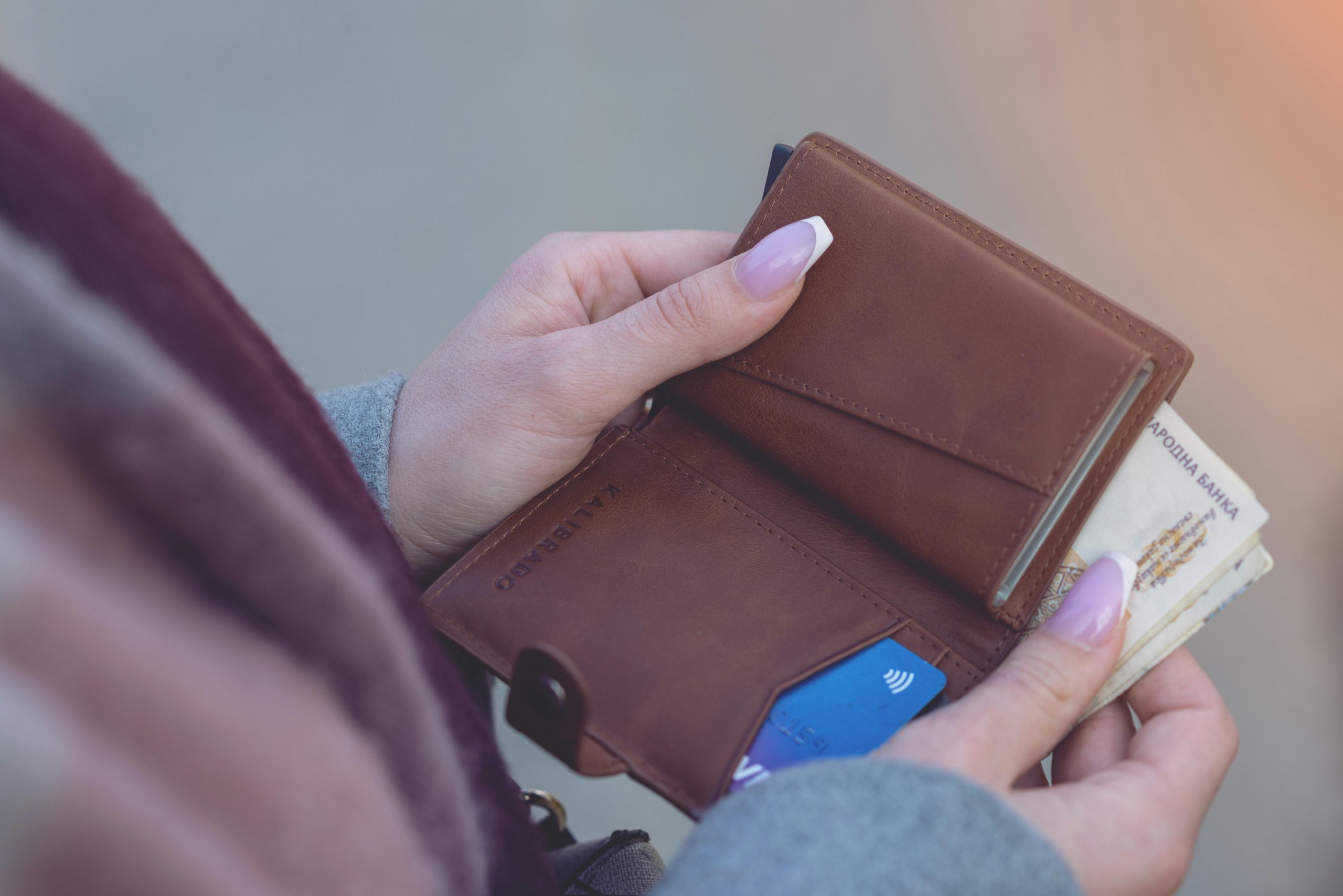 Dompet Digital vs Uang Tunai, Mana yang Lebih Menguntungkan?