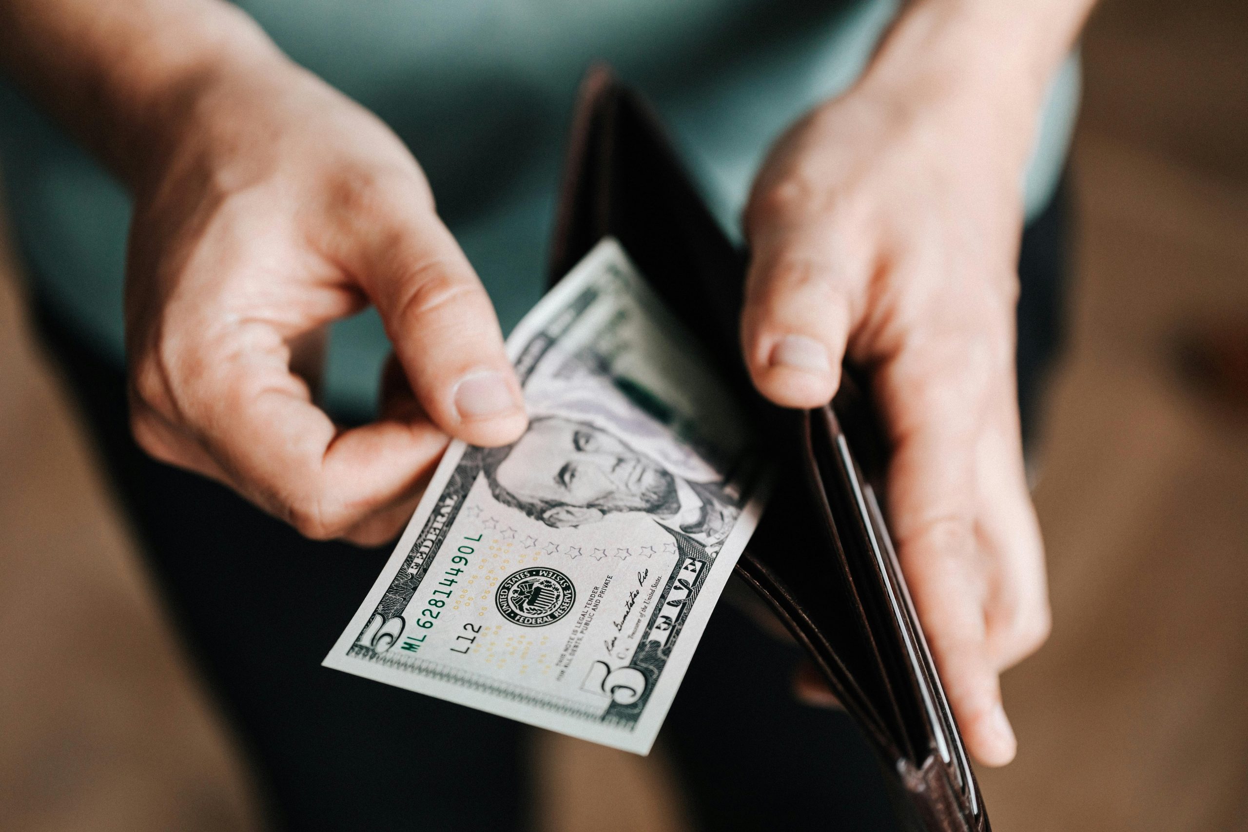 Tips Atur Gaji Bulanan Biar Nggak Boncos Tengah Bulan